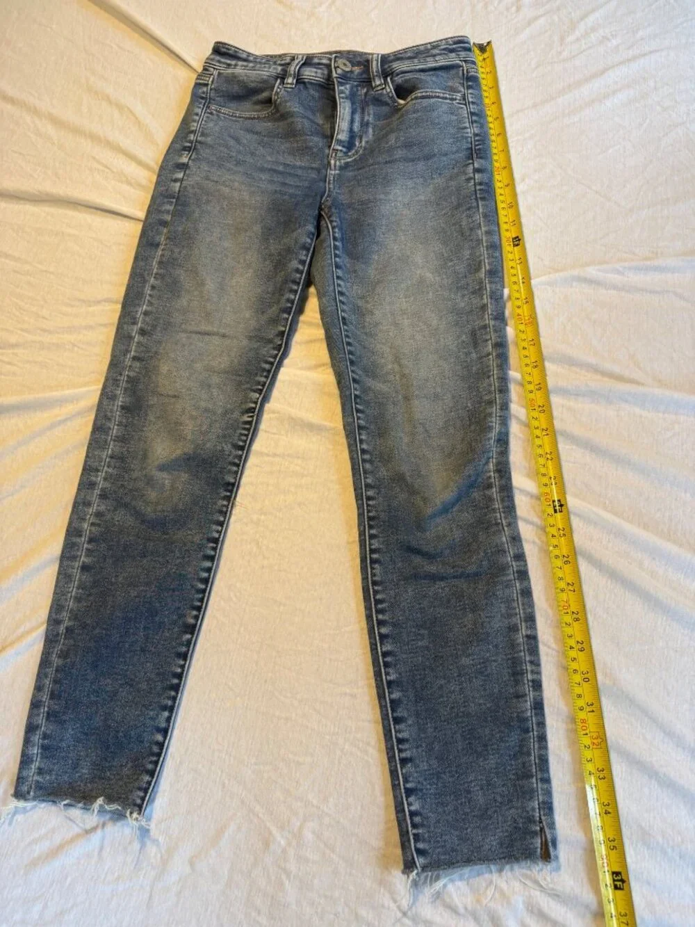 American Eagle hi Rise Jeans Size 4 Medium Blue Cotton Spandex Jeggings Raw Hem